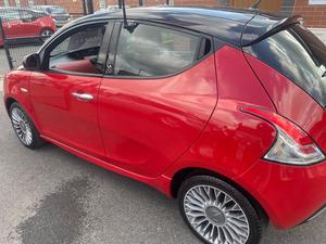 Chrysler Ypsilon 1.2 Black&Red Euro 5 (s/s) 5dr