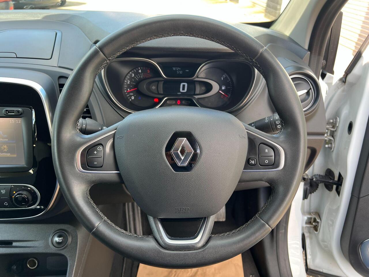 Renault Captur 1.5 dCi ENERGY Iconic SUV 5dr Diesel Manual Euro 6 (s/s) (90 ps)