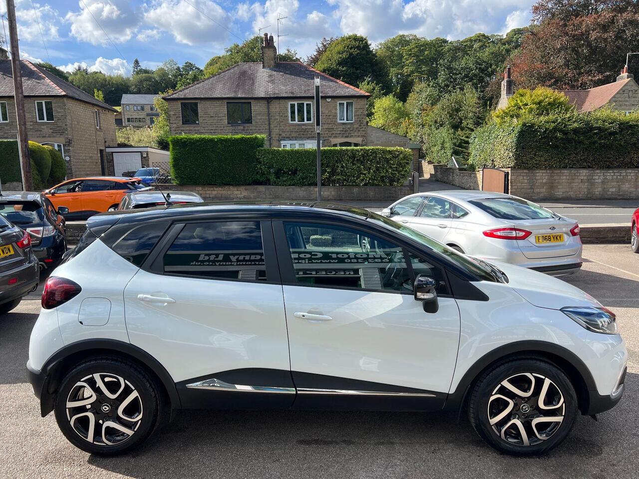 Renault Captur 1.5 dCi ENERGY Iconic SUV 5dr Diesel Manual Euro 6 (s/s) (90 ps)