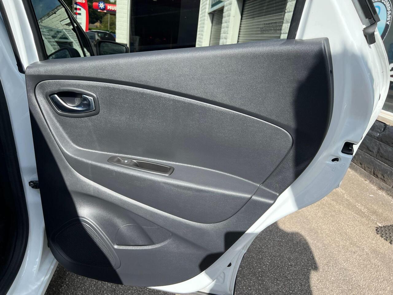 Renault Captur 1.5 dCi ENERGY Iconic SUV 5dr Diesel Manual Euro 6 (s/s) (90 ps)
