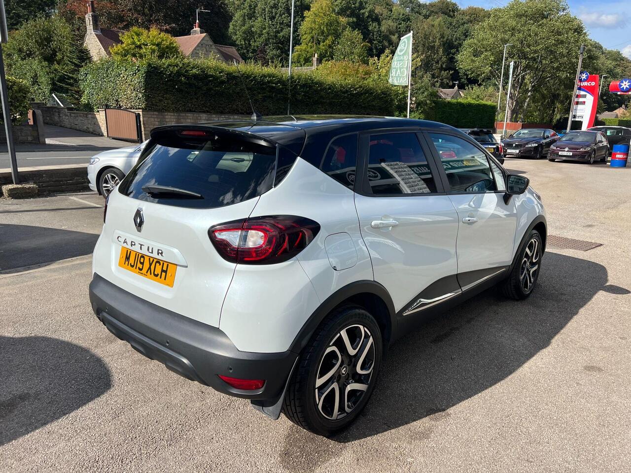 Renault Captur 1.5 dCi ENERGY Iconic SUV 5dr Diesel Manual Euro 6 (s/s) (90 ps)