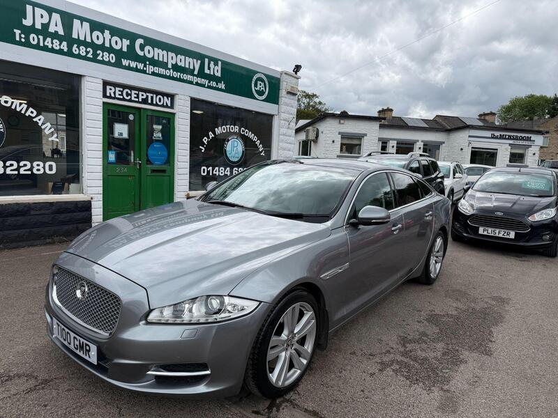 Jaguar XJ 3.0D V6 Premium Luxury Saloon 4dr Diesel AUTO EURO 5 (s/s) (275 PS)