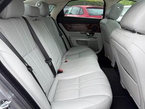 Jaguar XJ 3.0D V6 Premium Luxury Saloon 4dr Diesel AUTO EURO 5 (s/s) (275 PS)