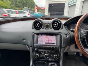 Jaguar XJ 3.0D V6 Premium Luxury Saloon 4dr Diesel AUTO EURO 5 (s/s) (275 PS)
