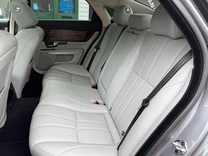 Jaguar XJ 3.0D V6 Premium Luxury Saloon 4dr Diesel AUTO EURO 5 (s/s) (275 PS)