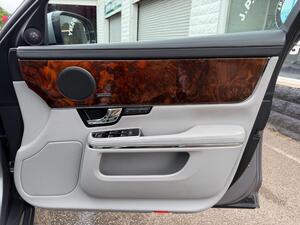 Jaguar XJ 3.0D V6 Premium Luxury Saloon 4dr Diesel AUTO EURO 5 (s/s) (275 PS)