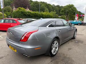 Jaguar XJ 3.0D V6 Premium Luxury Saloon 4dr Diesel AUTO EURO 5 (s/s) (275 PS)