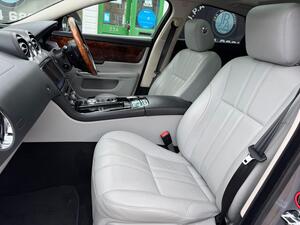 Jaguar XJ 3.0D V6 Premium Luxury Saloon 4dr Diesel AUTO EURO 5 (s/s) (275 PS)