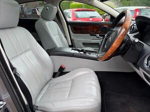 Jaguar XJ 3.0D V6 Premium Luxury Saloon 4dr Diesel AUTO EURO 5 (s/s) (275 PS)