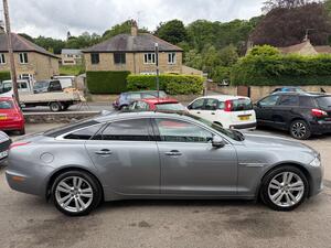 Jaguar XJ 3.0D V6 Premium Luxury Saloon 4dr Diesel AUTO EURO 5 (s/s) (275 PS)