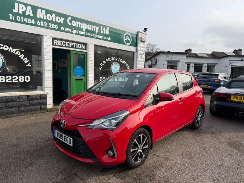 Toyota Yaris 1.5 VVT-i ICON TECH Hatchback 5dr Petrol Manual EURO 6 (111 PS)