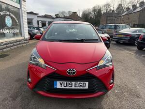Toyota Yaris 1.5 VVT-i ICON TECH Hatchback 5dr Petrol Manual EURO 6 (111 PS)