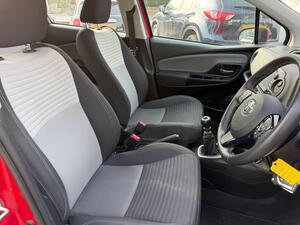 Toyota Yaris 1.5 VVT-i ICON TECH Hatchback 5dr Petrol Manual EURO 6 (111 PS)