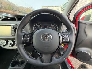 Toyota Yaris 1.5 VVT-i ICON TECH Hatchback 5dr Petrol Manual EURO 6 (111 PS)