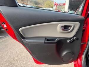 Toyota Yaris 1.5 VVT-i ICON TECH Hatchback 5dr Petrol Manual EURO 6 (111 PS)