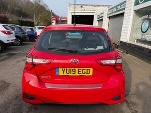 Toyota Yaris 1.5 VVT-i ICON TECH Hatchback 5dr Petrol Manual EURO 6 (111 PS)