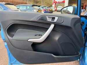 Ford Fiesta 1.6 TDCI ECOnetic DPF EDGE Hatchback 5dr Diesel Manual (87 g/km, 94 BHP)