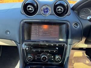 Jaguar XJ 3.0D V6 Portfolio Saloon 4dr Diesel AUTO EURO 5 (275 PS)
