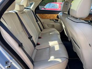 Jaguar XJ 3.0D V6 Portfolio Saloon 4dr Diesel AUTO EURO 5 (275 PS)