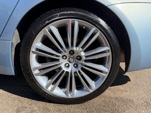 Jaguar XJ 3.0D V6 Portfolio Saloon 4dr Diesel AUTO EURO 5 (275 PS)