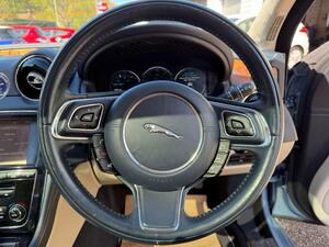Jaguar XJ 3.0D V6 Portfolio Saloon 4dr Diesel AUTO EURO 5 (275 PS)