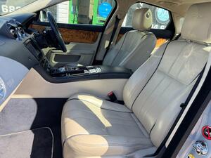 Jaguar XJ 3.0D V6 Portfolio Saloon 4dr Diesel AUTO EURO 5 (275 PS)
