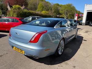 Jaguar XJ 3.0D V6 Portfolio Saloon 4dr Diesel AUTO EURO 5 (275 PS)