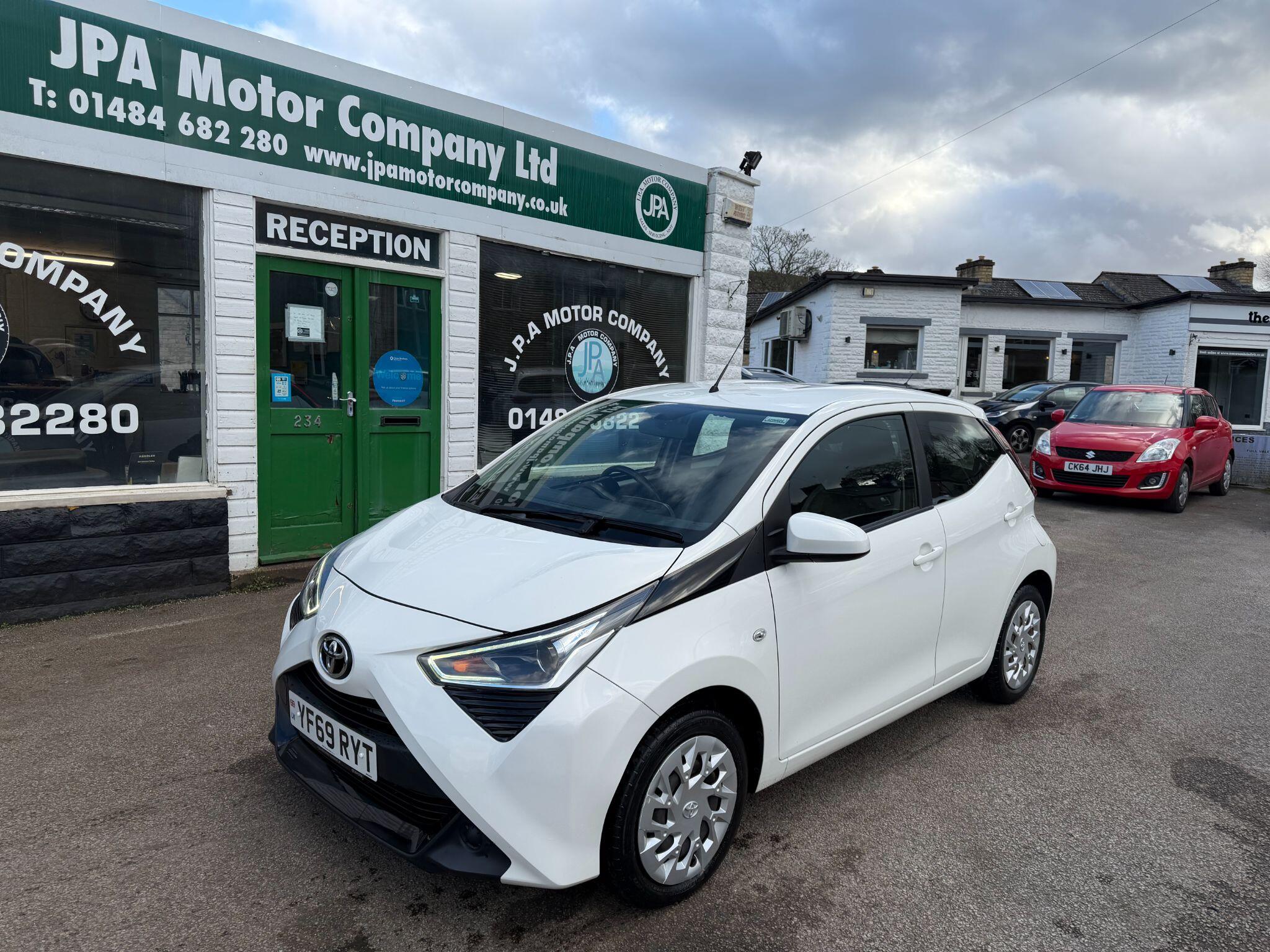 Toyota AYGO 1.0 VVT-i x-play Hatchback 5dr Petrol Manual EURO 6 (71 PS)