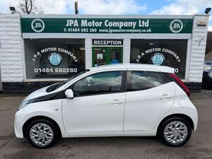 Toyota AYGO 1.0 VVT-i x-play Hatchback 5dr Petrol Manual EURO 6 (71 PS)