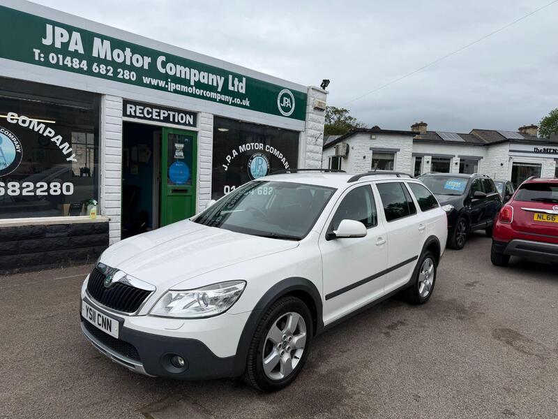 Skoda Octavia 2.0 TDI Scout Estate 5dr Diesel Manual 4WD EURO 5 (140 PS)