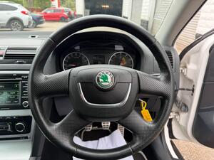 Skoda Octavia 2.0 TDI Scout Estate 5dr Diesel Manual 4WD EURO 5 (140 PS)