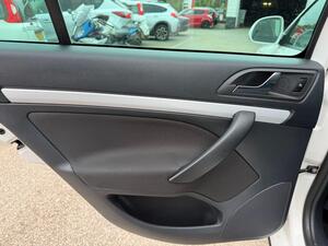 Skoda Octavia 2.0 TDI Scout Estate 5dr Diesel Manual 4WD EURO 5 (140 PS)