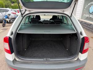 Skoda Octavia 2.0 TDI Scout Estate 5dr Diesel Manual 4WD EURO 5 (140 PS)