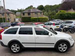 Skoda Octavia 2.0 TDI Scout Estate 5dr Diesel Manual 4WD EURO 5 (140 PS)