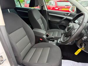 Skoda Octavia 2.0 TDI Scout Estate 5dr Diesel Manual 4WD EURO 5 (140 PS)