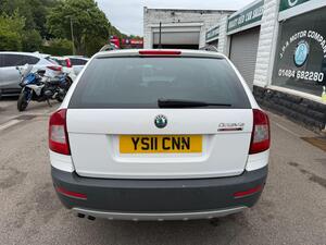 Skoda Octavia 2.0 TDI Scout Estate 5dr Diesel Manual 4WD EURO 5 (140 PS)