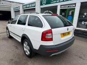 Skoda Octavia 2.0 TDI Scout Estate 5dr Diesel Manual 4WD EURO 5 (140 PS)