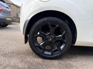 Ford Ka 1.2 Zetec White Edition Hatchback 3dr Petrol Manual EURO 6 (s/s) (69 PS)