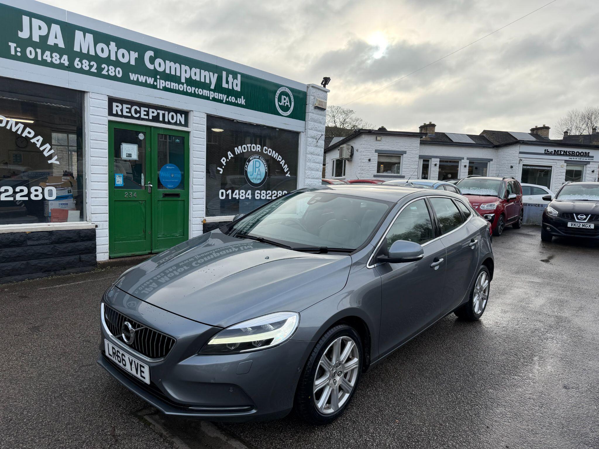 Volvo V40 2.0 D2 Inscription Hatchback 5dr Diesel Manual EURO 6 (s/s) (120 PS)