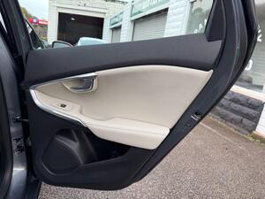 Volvo V40 2.0 D2 Inscription Hatchback 5dr Diesel Manual EURO 6 (s/s) (120 PS)