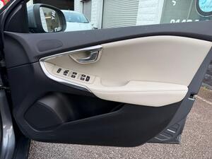 Volvo V40 2.0 D2 Inscription Hatchback 5dr Diesel Manual EURO 6 (s/s) (120 PS)