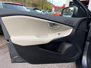 Volvo V40 2.0 D2 Inscription Hatchback 5dr Diesel Manual EURO 6 (s/s) (120 PS)