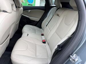 Volvo V40 2.0 D2 Inscription Hatchback 5dr Diesel Manual EURO 6 (s/s) (120 PS)