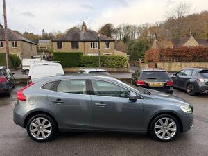 Volvo V40 2.0 D2 Inscription Hatchback 5dr Diesel Manual EURO 6 (s/s) (120 PS)