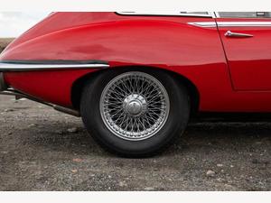 Jaguar E-Type 4.2 2+2 FHC