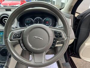 Jaguar XJ 3.0d V6 Portfolio Saloon 4dr Diesel Auto Euro 5 (s/s) (275 ps)