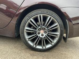 Jaguar XJ 3.0d V6 Portfolio Saloon 4dr Diesel Auto Euro 5 (s/s) (275 ps)