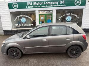 Kia Rio 1.4 Graphite Hatchback 5dr Petrol Manual (139 g/km, 95 BHP)