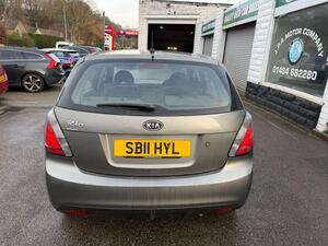 Kia Rio 1.4 Graphite Hatchback 5dr Petrol Manual (139 g/km, 95 BHP)