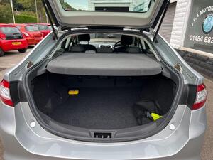 Ford Mondeo 2.0 TDCi ECO Zetec Edition Hatchback 5dr Diesel Manual Euro 6 (s/s) (150 ps)